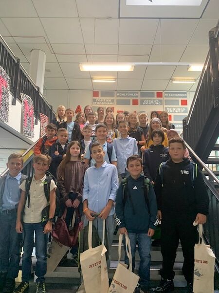 Klasse 5a SJ 2025/26 auf der Treppe